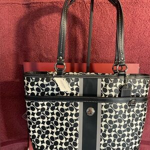 Coach Monochrome Circle Pattern Tote
Chelsea Heritage Stripe